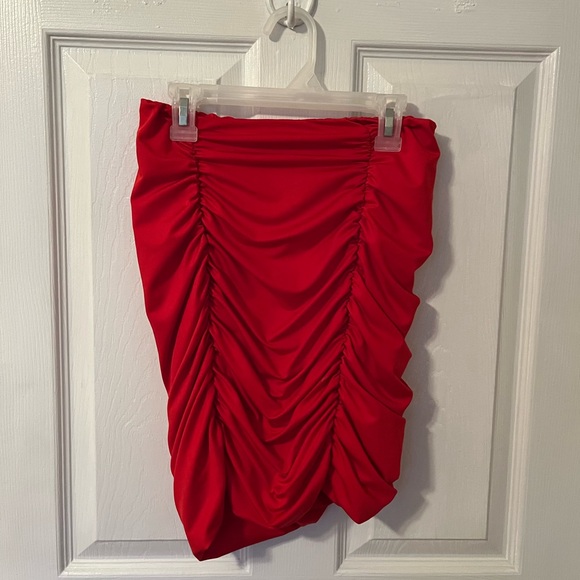 Red Ruched Set - Picture 2 of 7